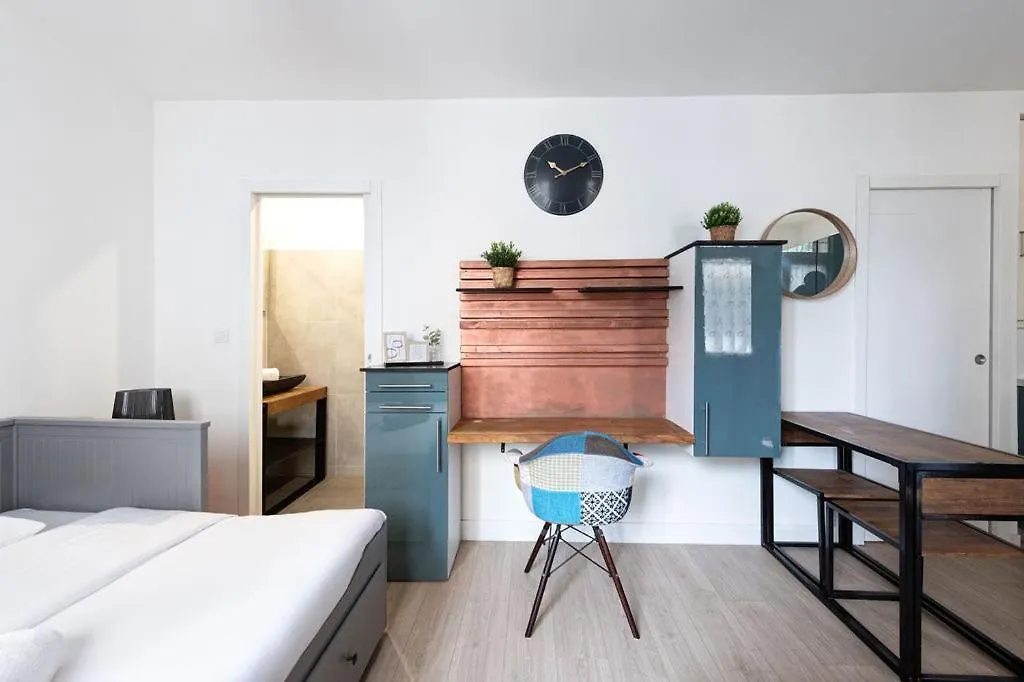 Chaleureux Studio 2 Pers Lyon 0*,  França